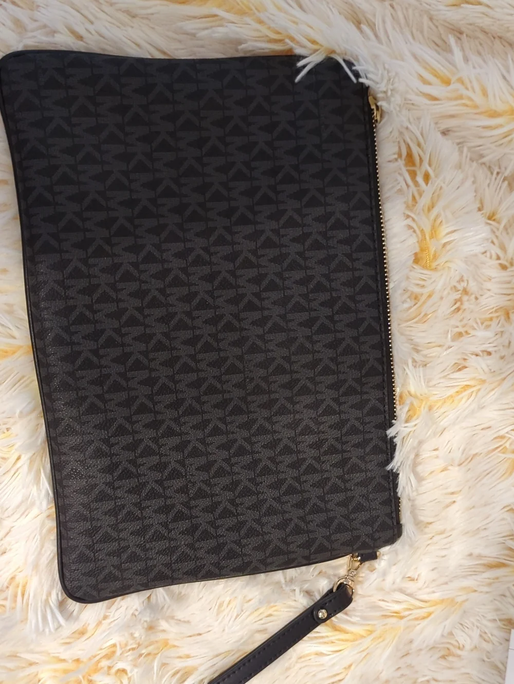 ❣️👛 Michael Kors Large Wristlet Black And Neon Yellow Strip 👛❣️